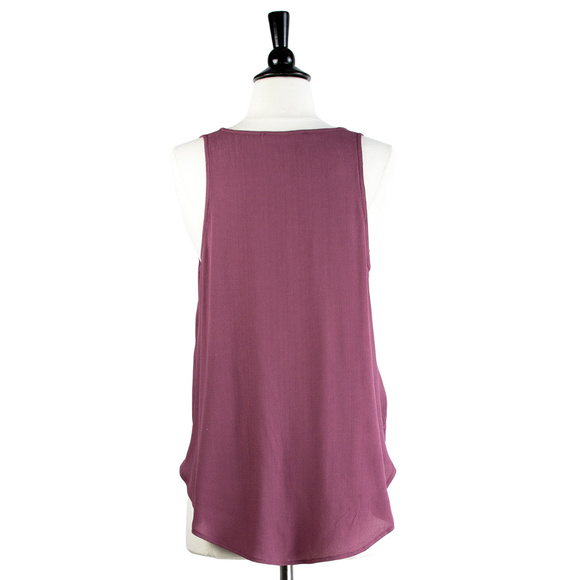 ▪️ASTR Sleeveless Embroidered Tank, Small - Picture 3 of 4